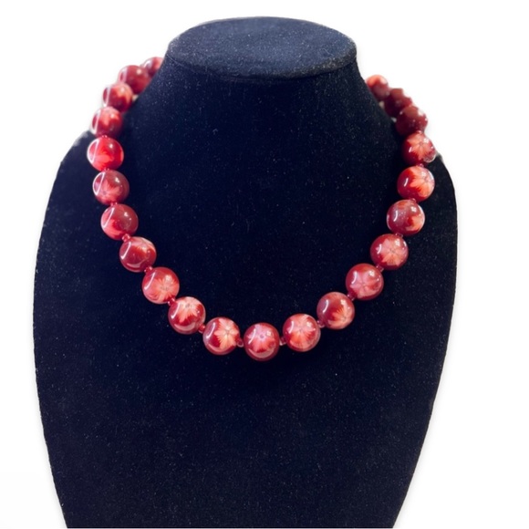 Vintage moonglow beaded necklace with flower center and sparkle in each bead - Picture 7 of 15